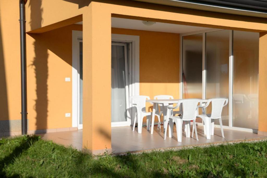 Lovrečica San Lorenzo Apartments מראה חיצוני תמונה