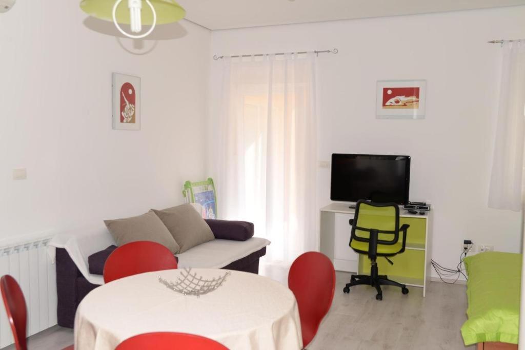 Lovrečica San Lorenzo Apartments מראה חיצוני תמונה
