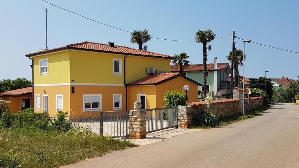 Lovrečica San Lorenzo Apartments מראה חיצוני תמונה